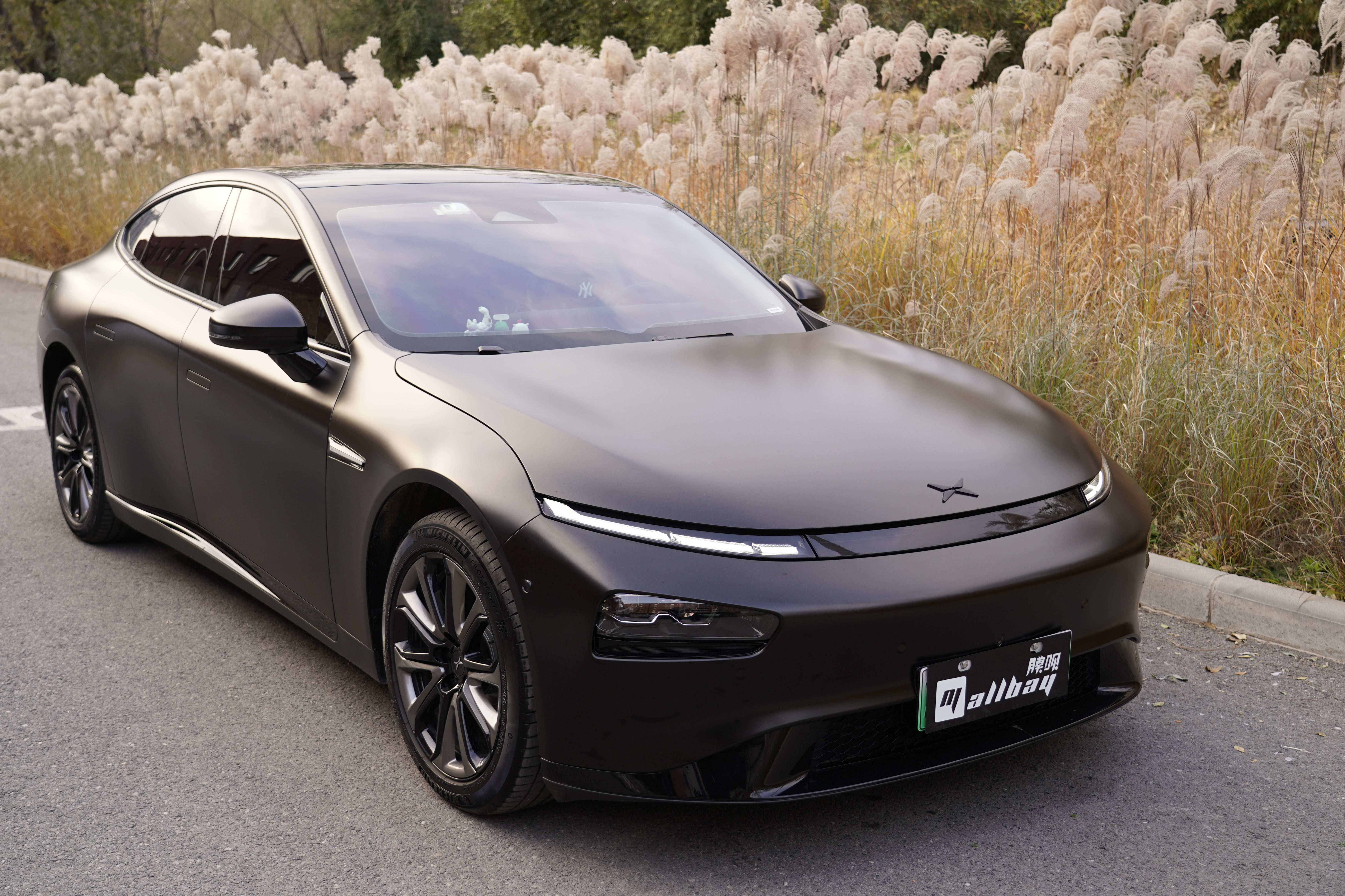 小鹏p7 改色电光金属黑