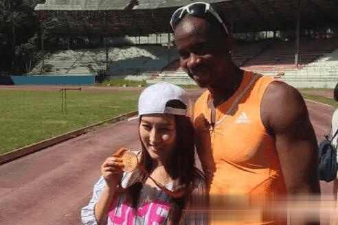 李立群女儿李元元:把初恋献给黑人,33岁婚姻成父亲的烦恼!
