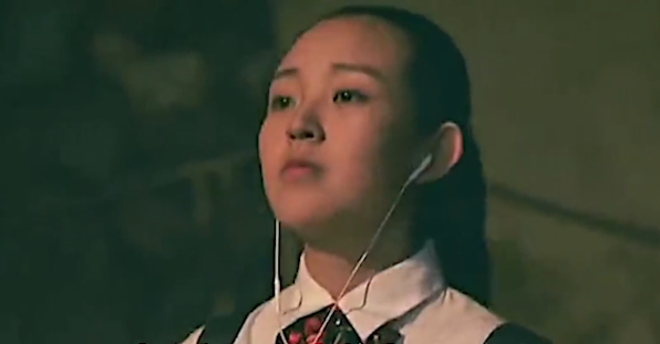 高二女学生易彩虹,帮助10岁陌生弟弟四个月,男子为报恩苦寻26年