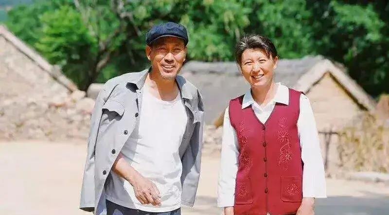 吴京安:与妻子是青梅竹马,婚后生一女,幸福美满