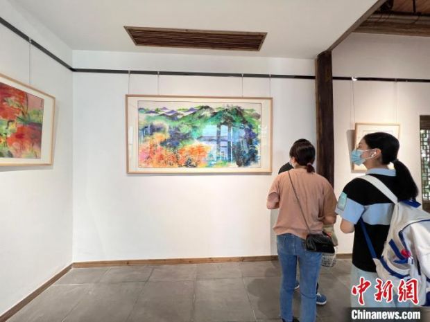 蔡布穀畫苑開館展覽在涇縣舉行 展現中西文化融合魅力