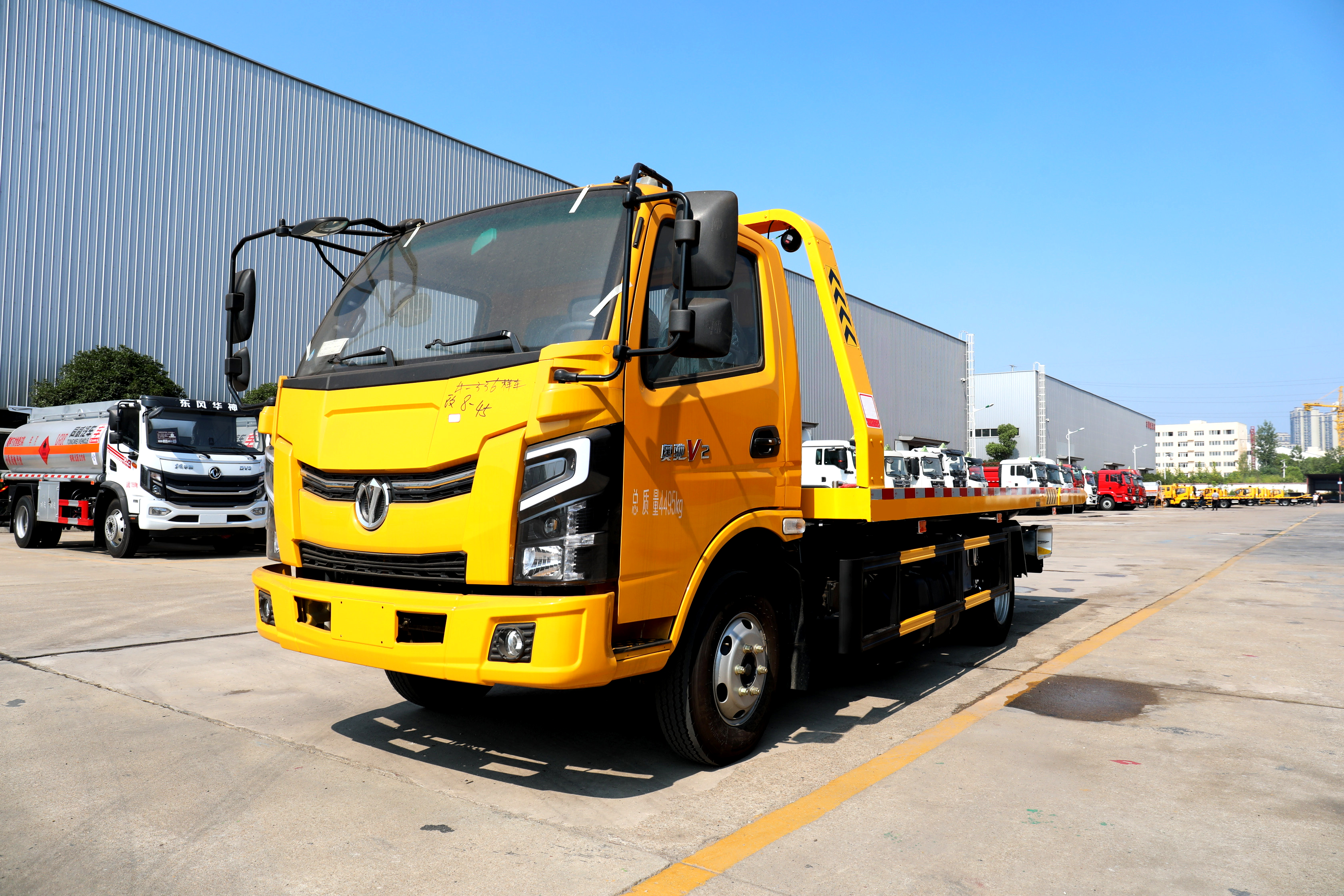 飞碟奥驰蓝牌清障车-是道路救援车佼佼者-设计巧妙-报价不超13万
