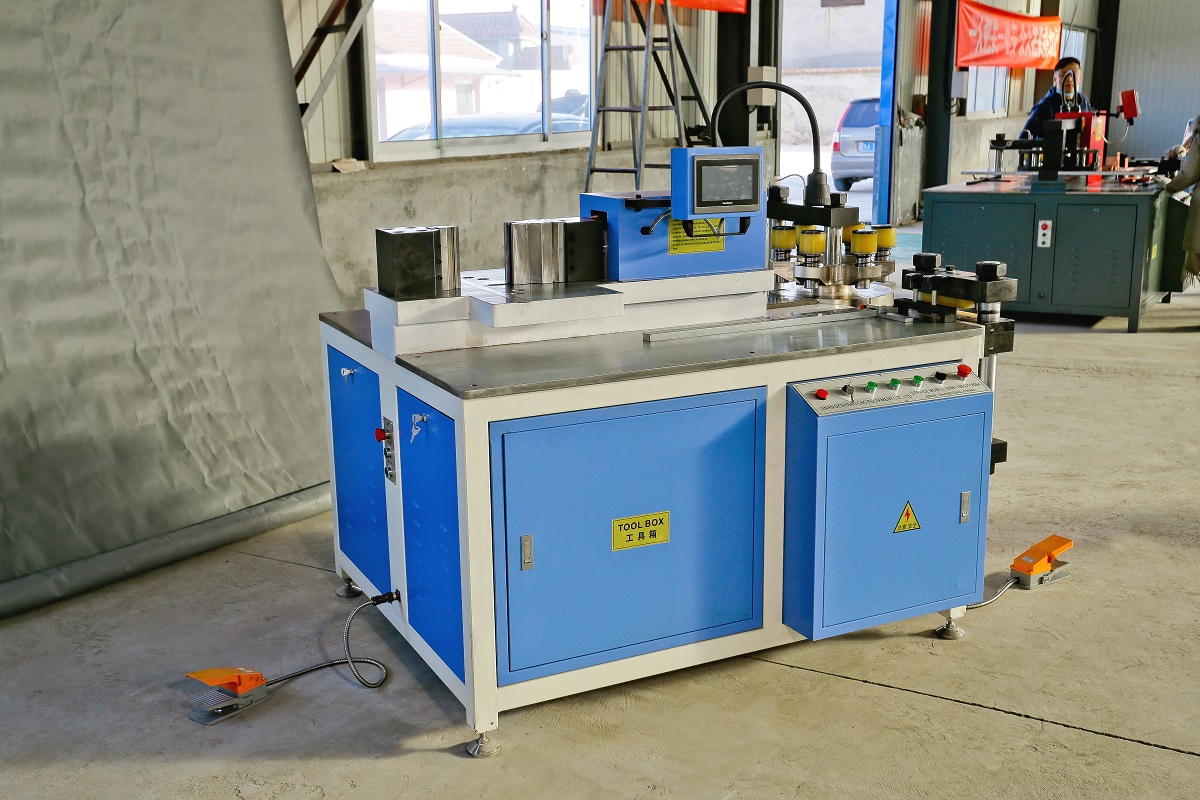 三合一母线加工机