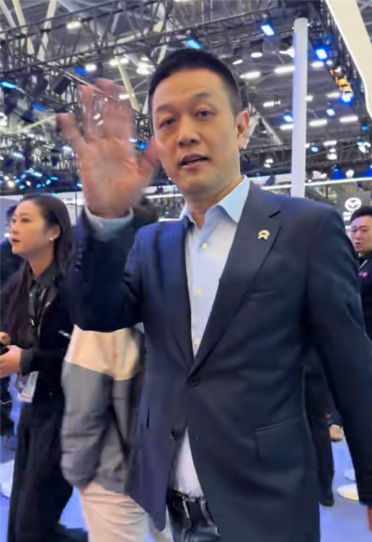 李斌称为节省3万元的加班费改签飞机：这在蔚来以前不可想象