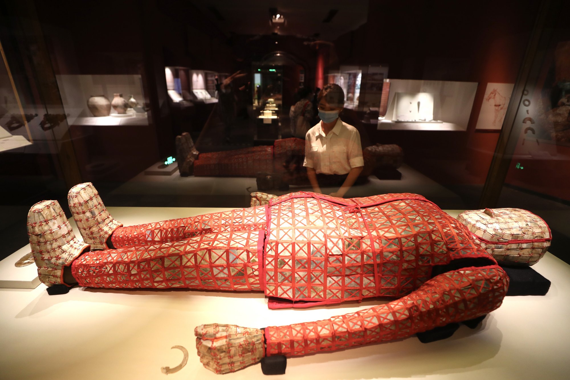 丝缕玉衣(西汉南越王博物馆藏)   卢旭 摄