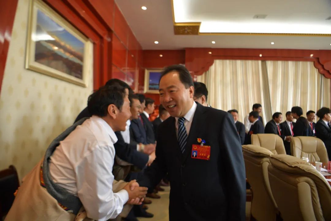 两会实况丨州领导看望出席州第十五届人大一次会议代表