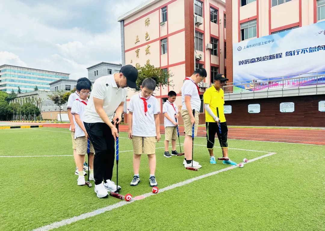 24年来,门球场上的灯光,默默陪伴着队员们一次次