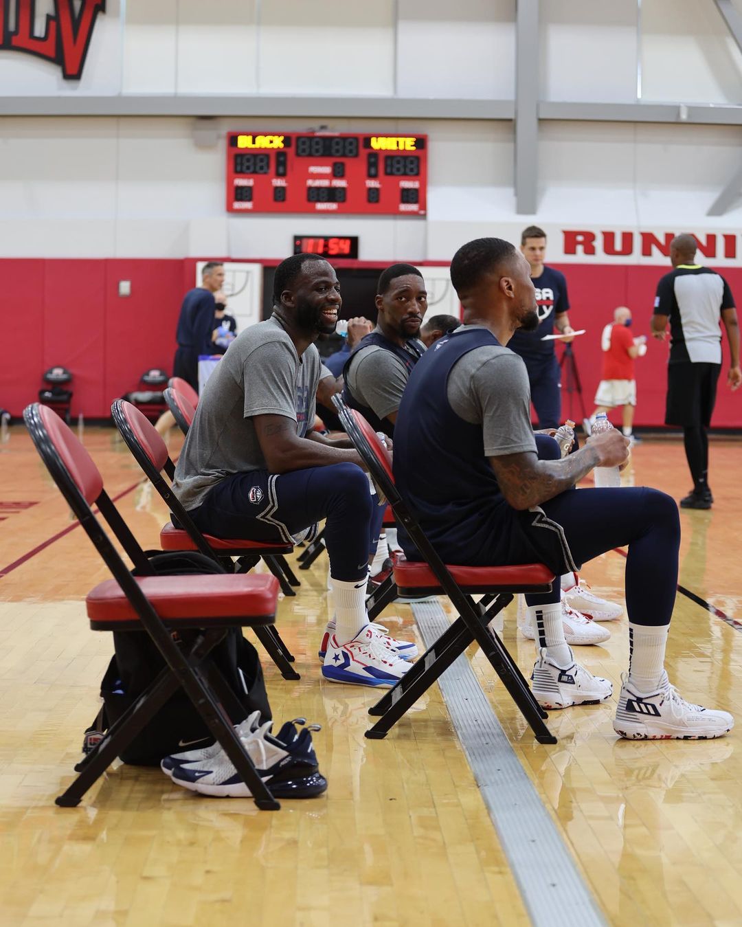 备战东京!nba官方发布美国队训练照,杜兰特帅气,塔图姆搞怪!