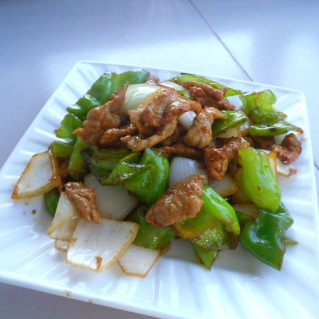 尖辣椒炒洋葱,简单的家常菜,鲜香下饭