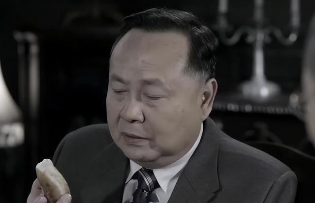 大汉奸李士群:吃了日本女人的牛肉饼中毒,死后尸体萎缩如猴子