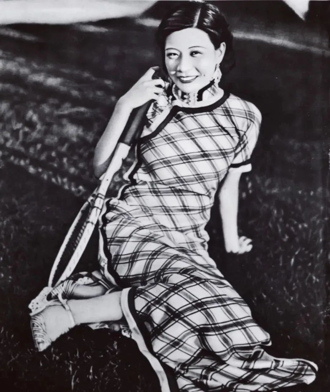 1934年,阮玲玉可以说,旗袍已经不仅是一件普通的服装,更反映了那个