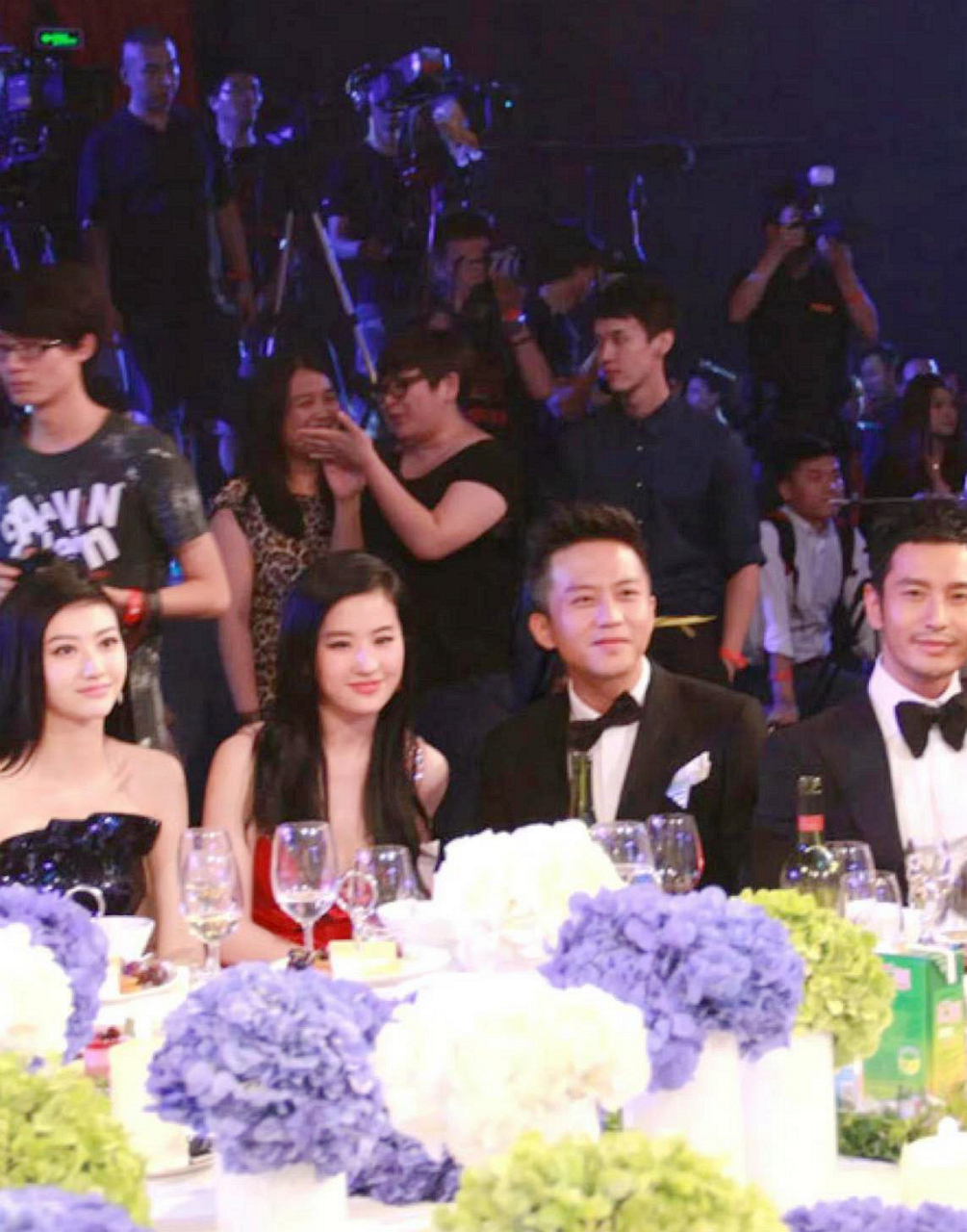 看看刘亦菲和景甜的照片,谁会赢?