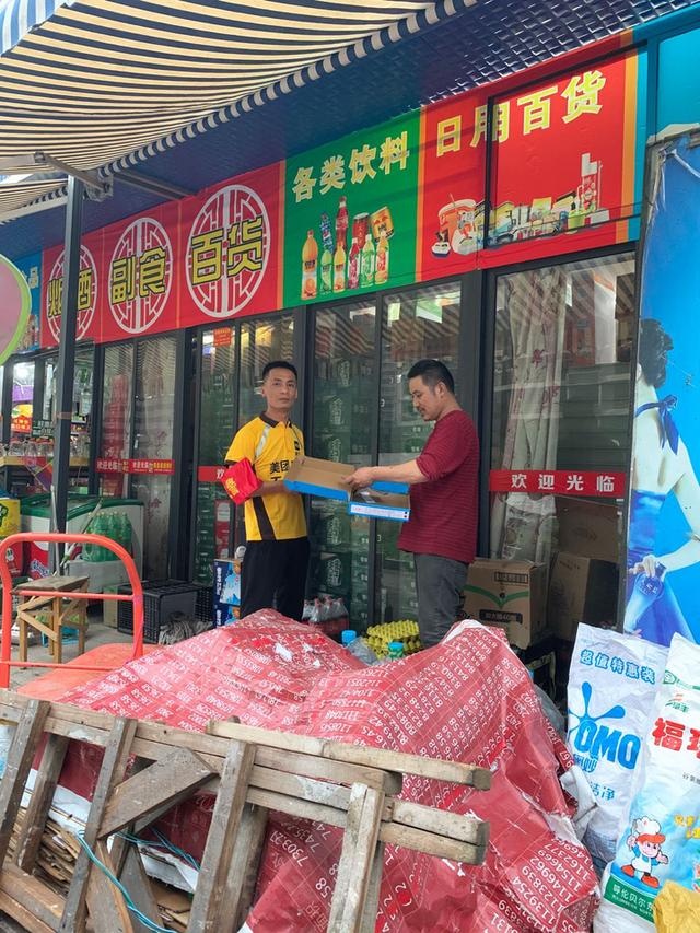 关新伟:走街串巷的"平安宣传员"