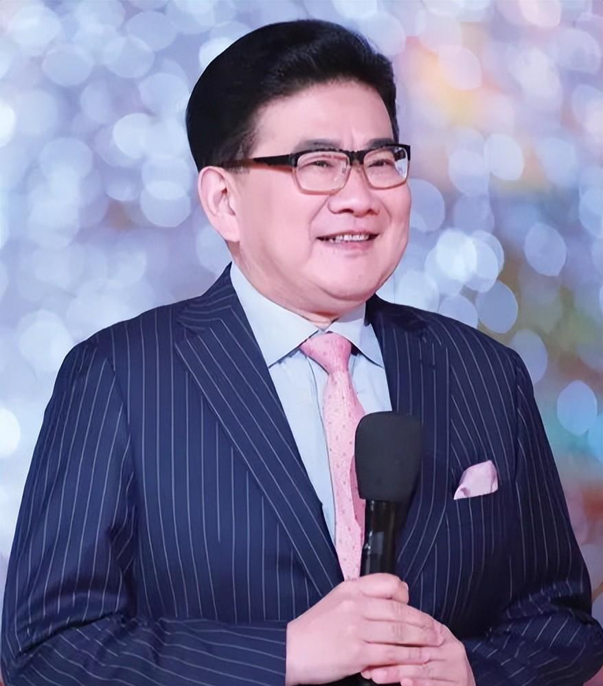 从"上海第一主持人"沦为全网笑柄,曹可凡终于走到这一步