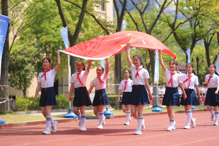 杭州市萧山区湖滨小学的娃们激情跑操,献礼精彩亚运