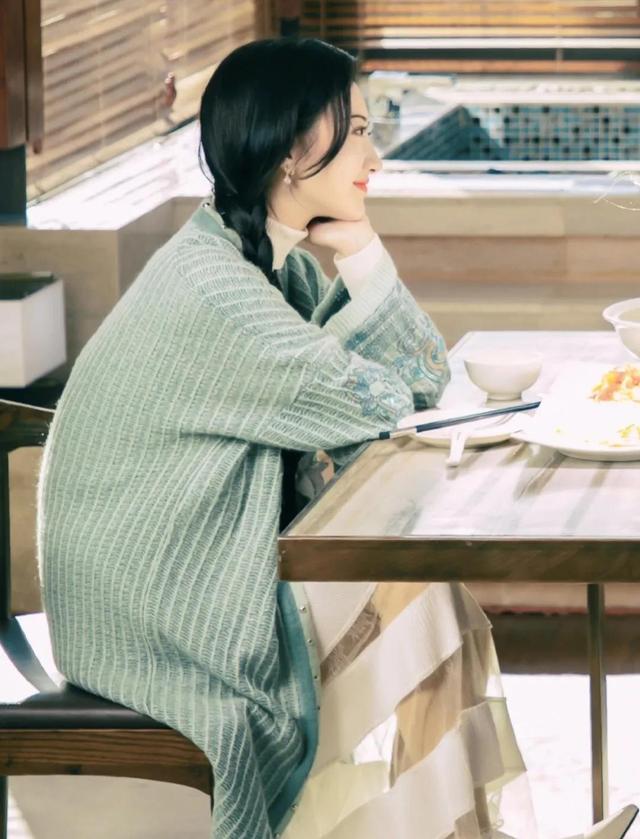 今天分享一波《司藤》的美照~来跟司藤一起学穿搭