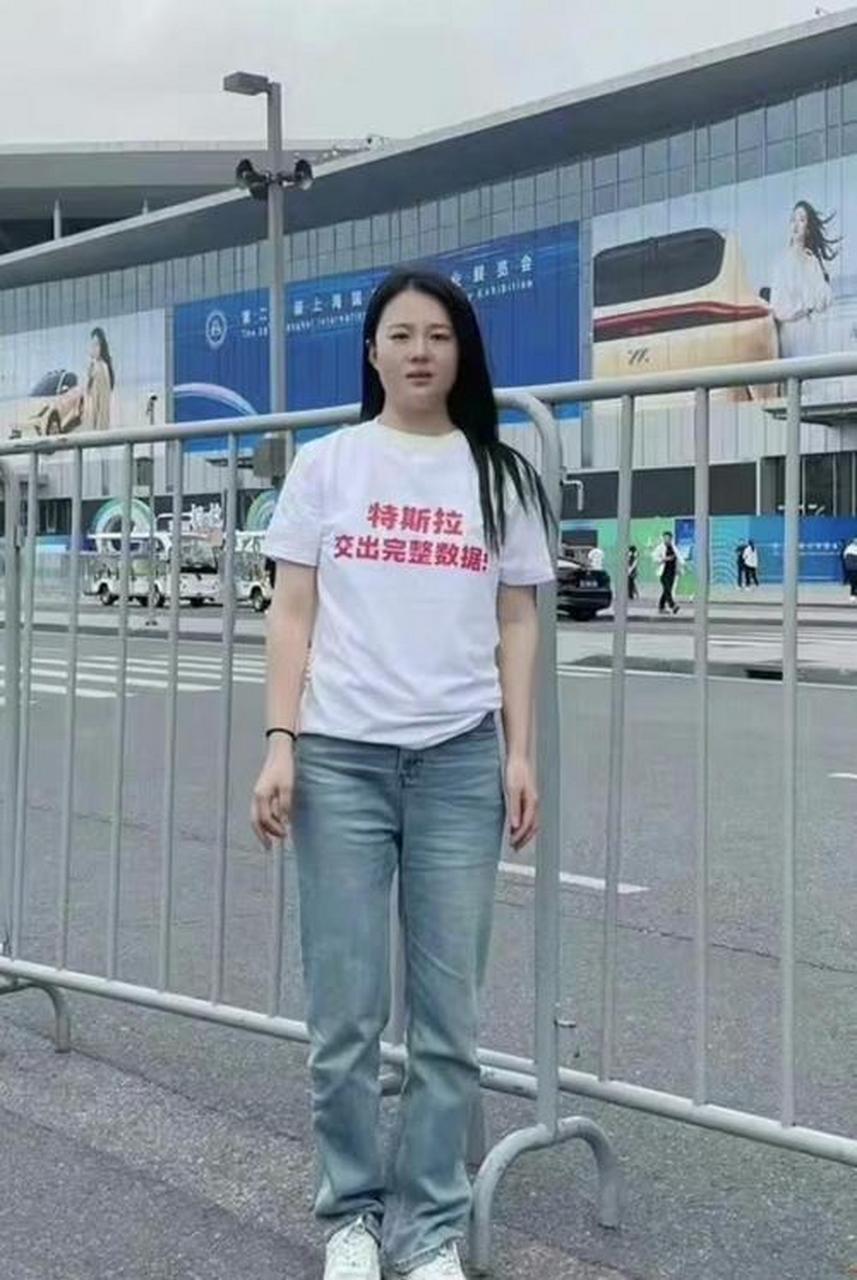 特斯拉车主张女士身份图片