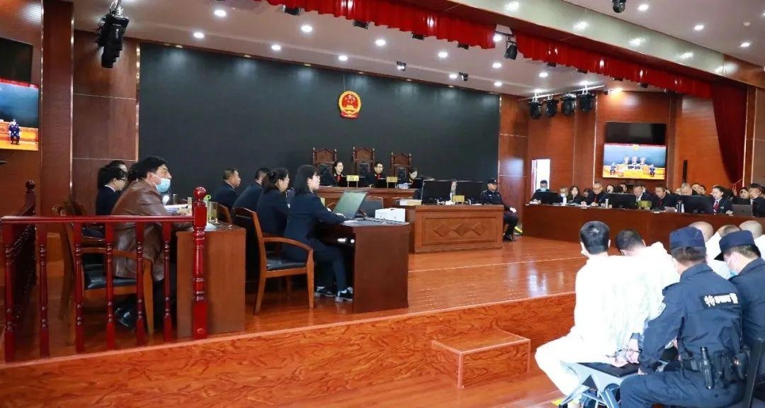 集宁区人民法院开庭审理刘某某,栾某,孙某某等二十四人涉恶势力犯罪