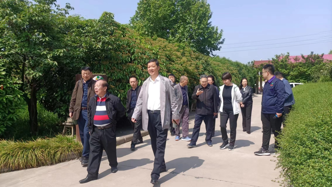 广东省政府参事赖斌一行到盛田农业调研中原农耕文化