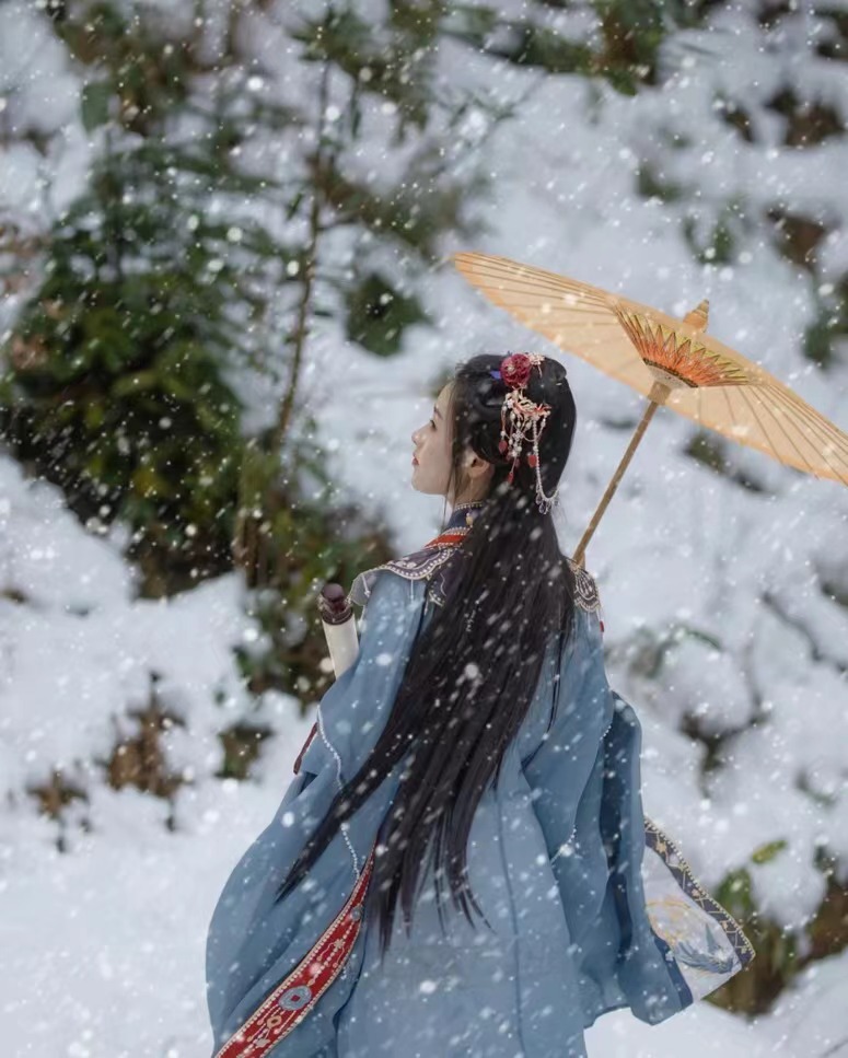 《表哥萬福》她是有多美豔,9歲那年,便被表哥盯上,立志要娶她