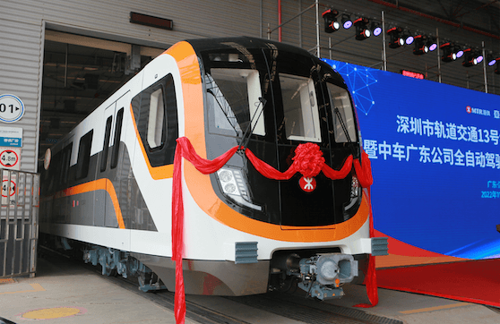深圳市轨道交通13号线首列车在江门下线