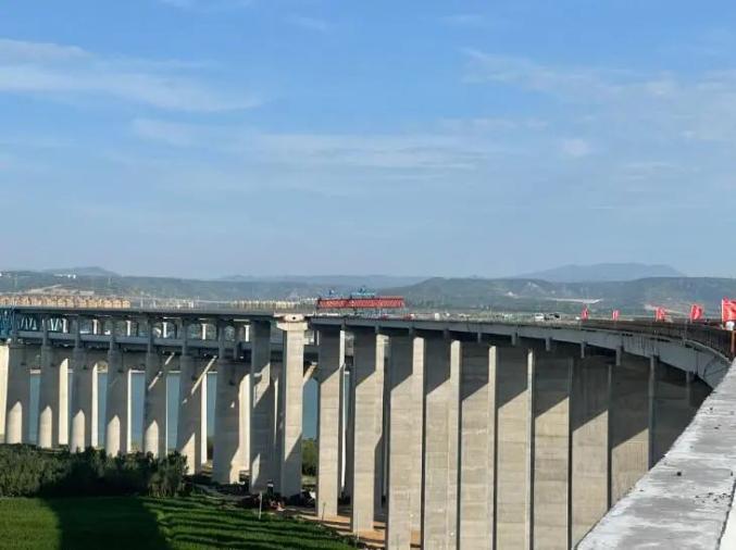 运三高速公路公铁黄河大桥连接线工程冲刺年度通车目标