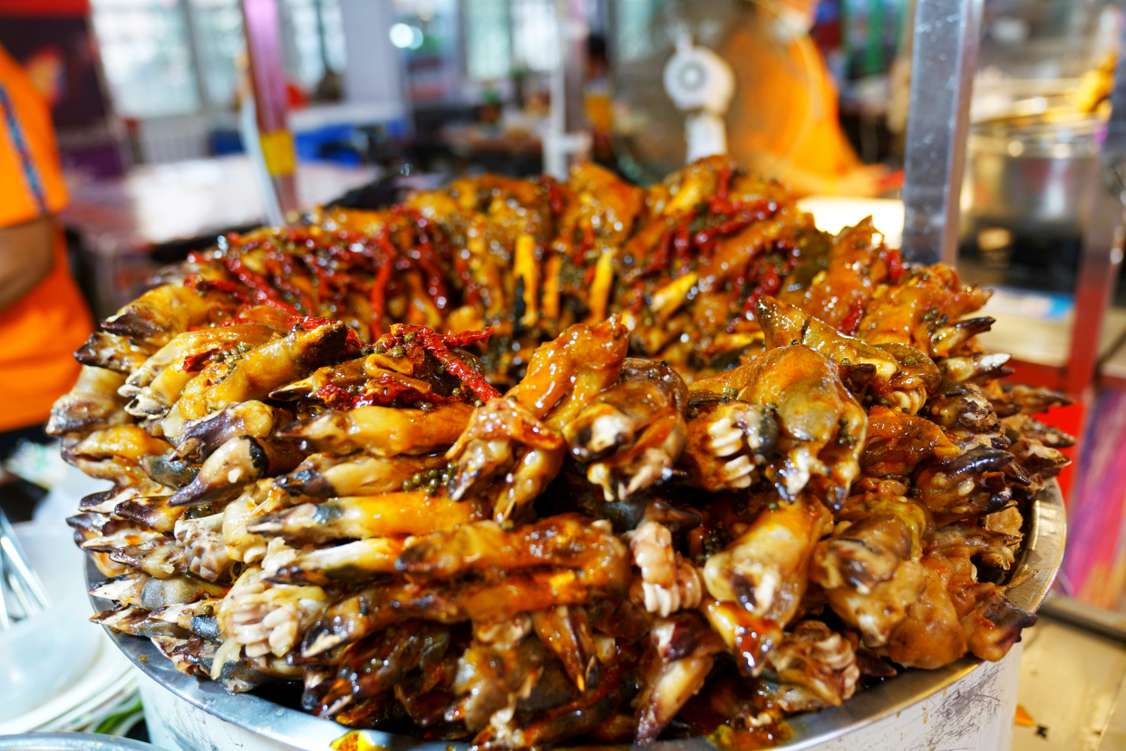 吃遍新疆美食,只要来和田夜市就够了,烤鸽子烤蛋酸奶粽子,好吃