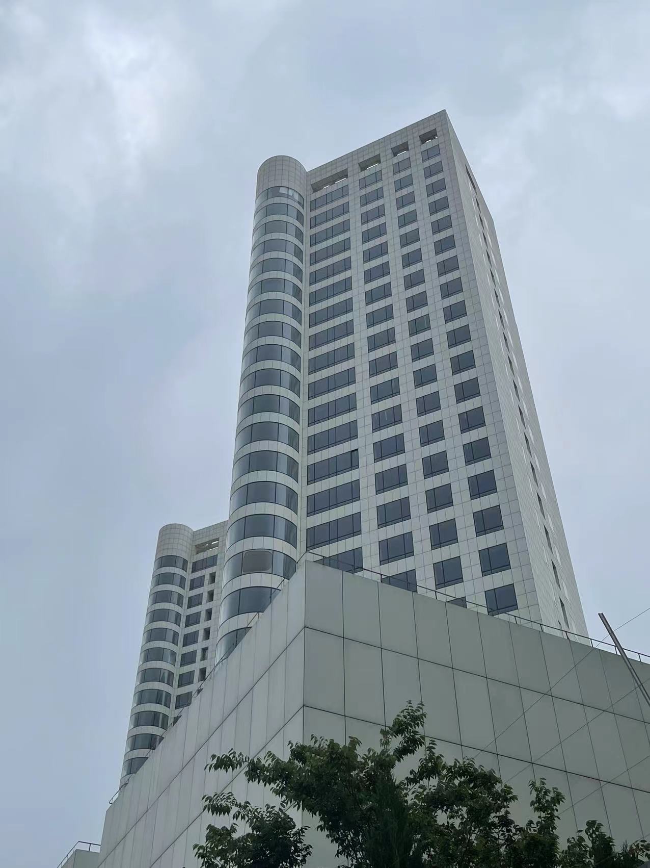 八埭头滨江园二期内杂草丛生 已延期交房8个月|新家