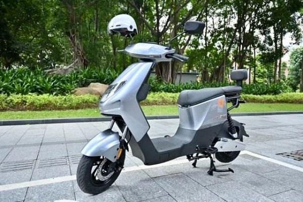 雅迪dt6普通版和冠能版区别