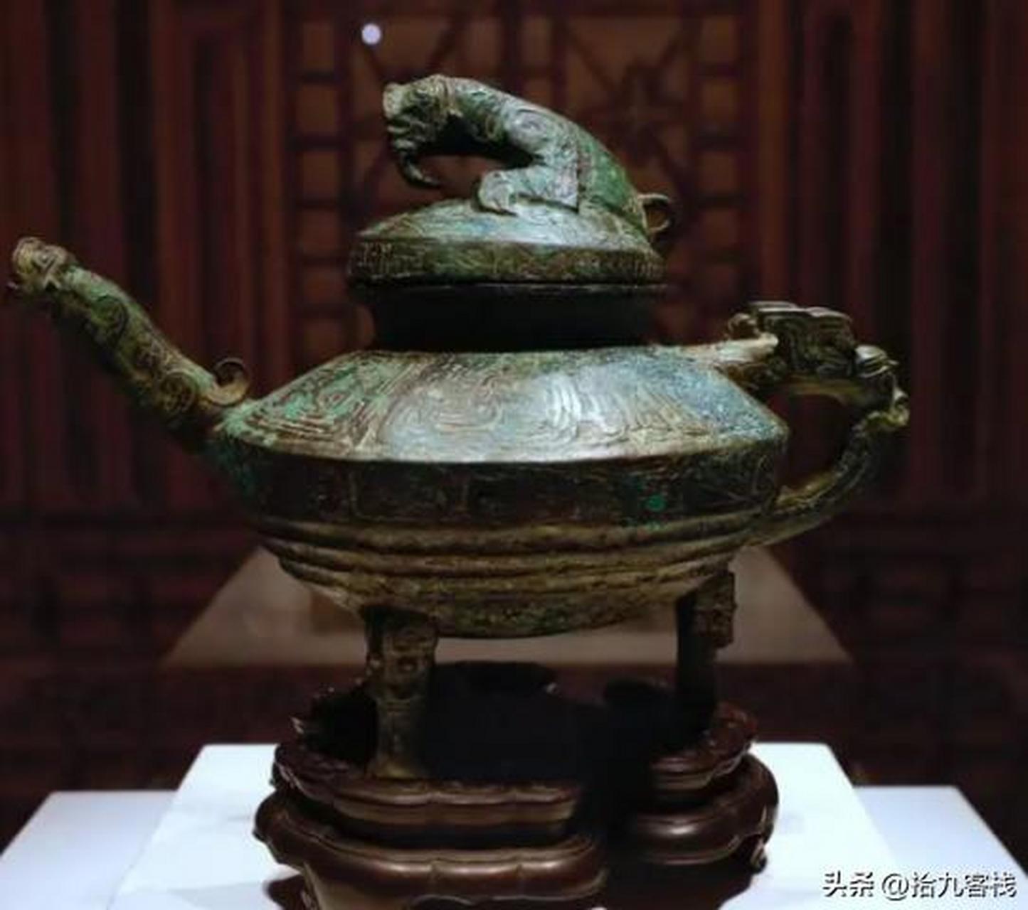 2018年,英国突然公开强行拍卖,从中国抢走的国宝虎鎣,国家文物局强烈