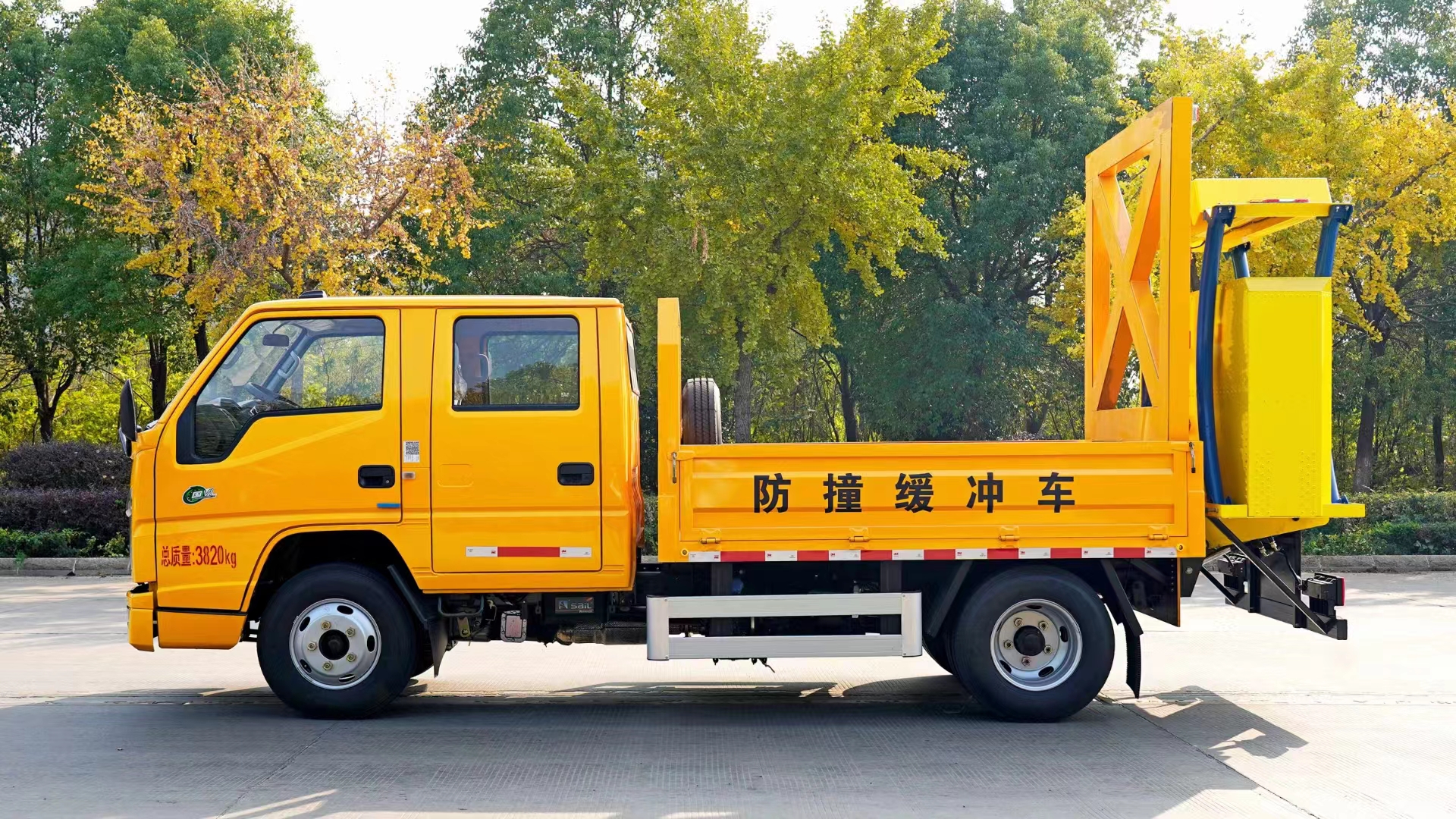 防撞车的特点结构稳定,防撞缓冲效果好