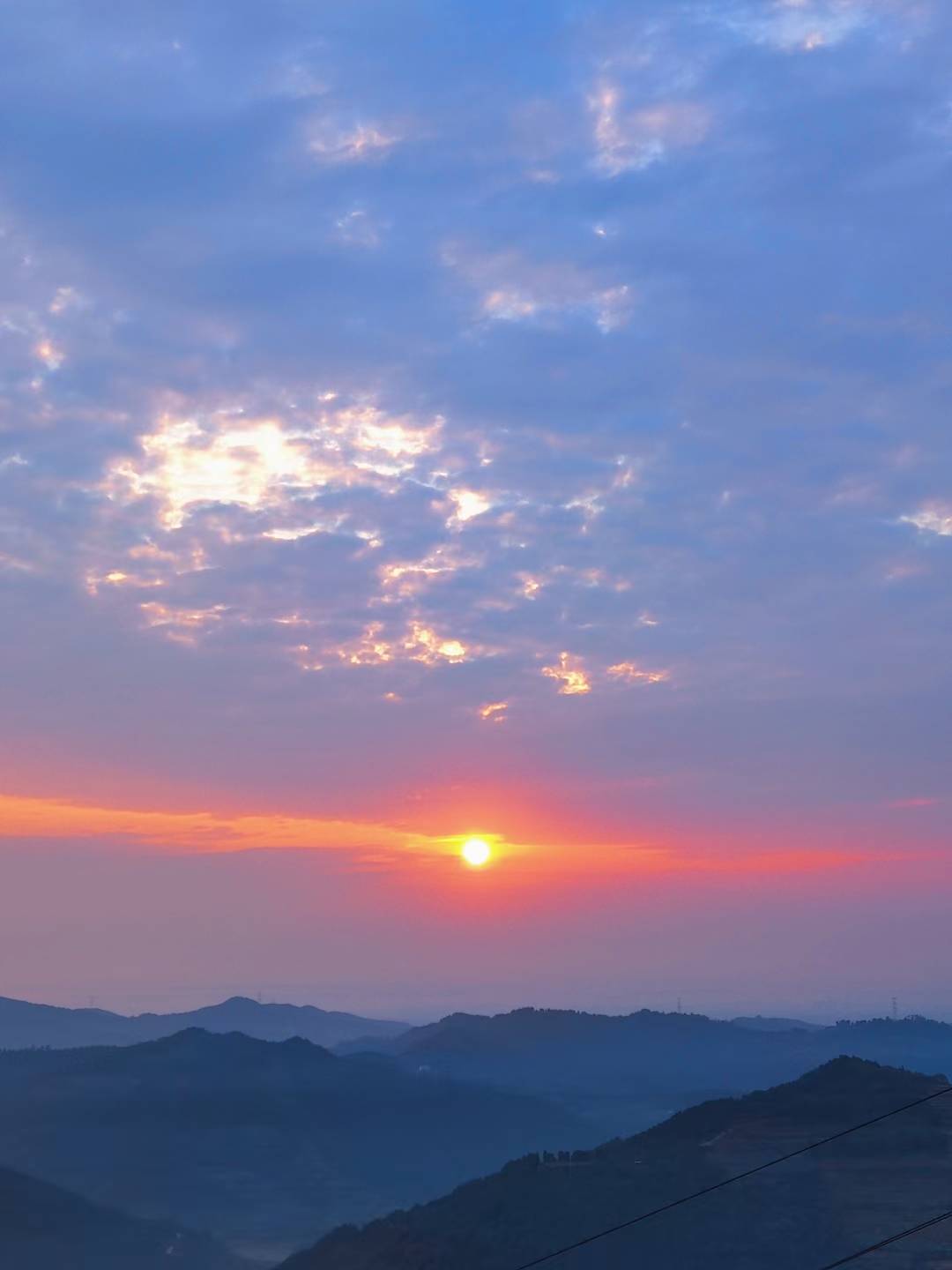 成都龙泉山看日出攻略:徒步上山露营,邂逅初阳的绽放