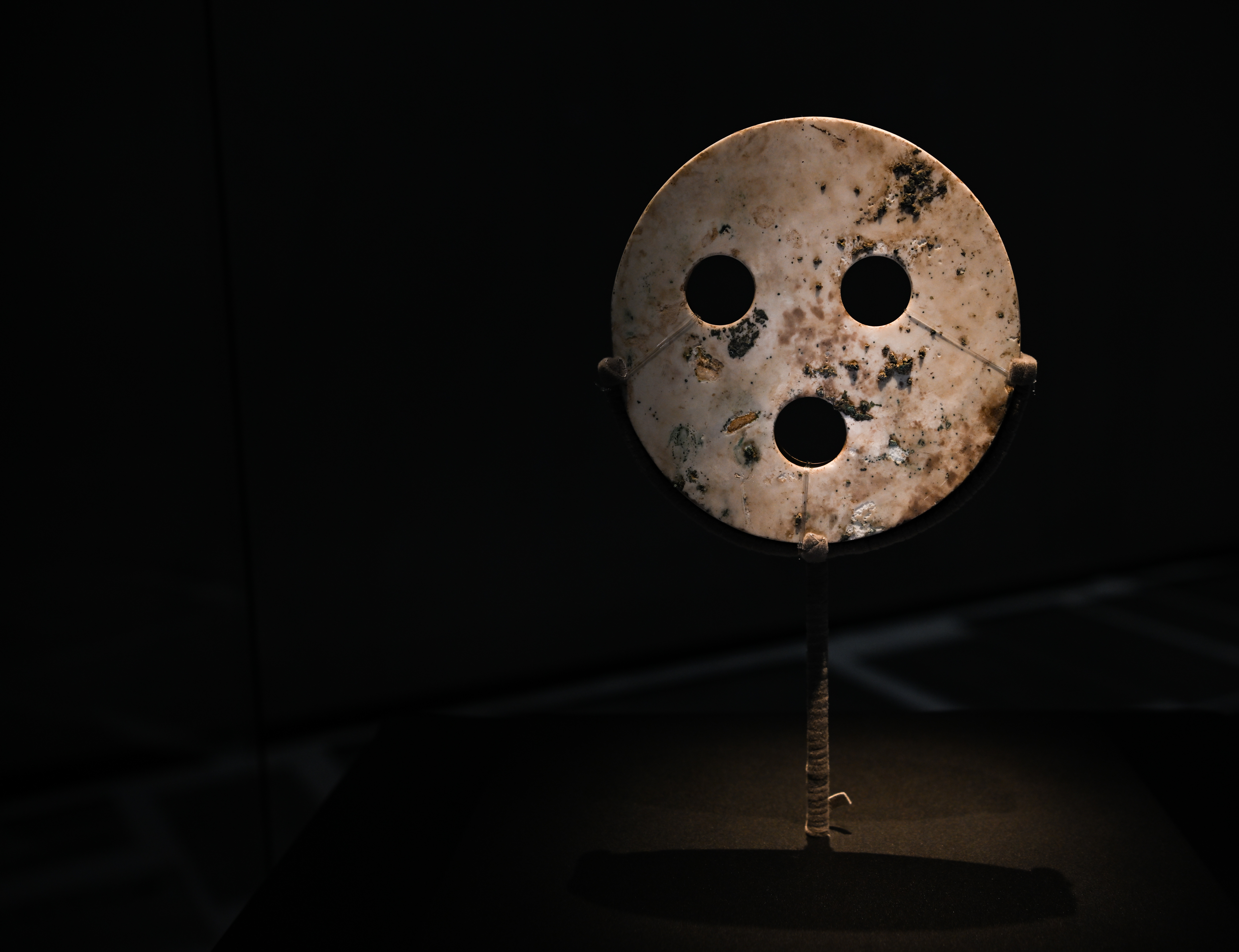 听文物讲故事·解码三星堆|三星堆玉器:绚丽文化长河中的相同"密码"