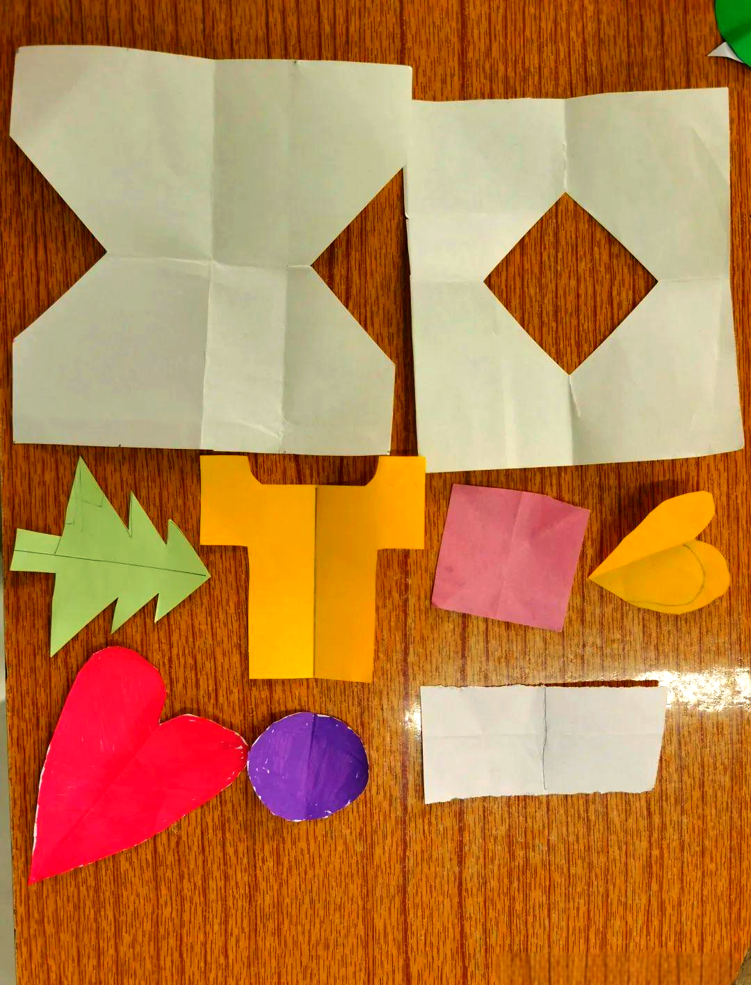 动手剪一剪,探索轴对称图形的奥秘