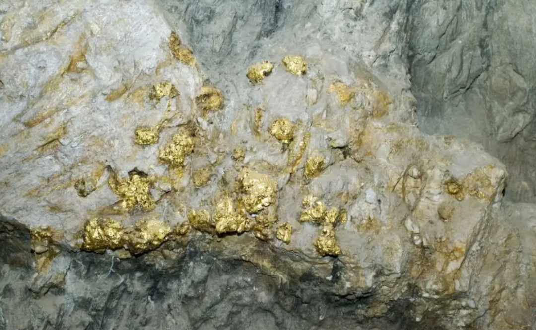 世界最值钱的大坑,方圆二百平方公里,世界一半以上的黄金埋在这