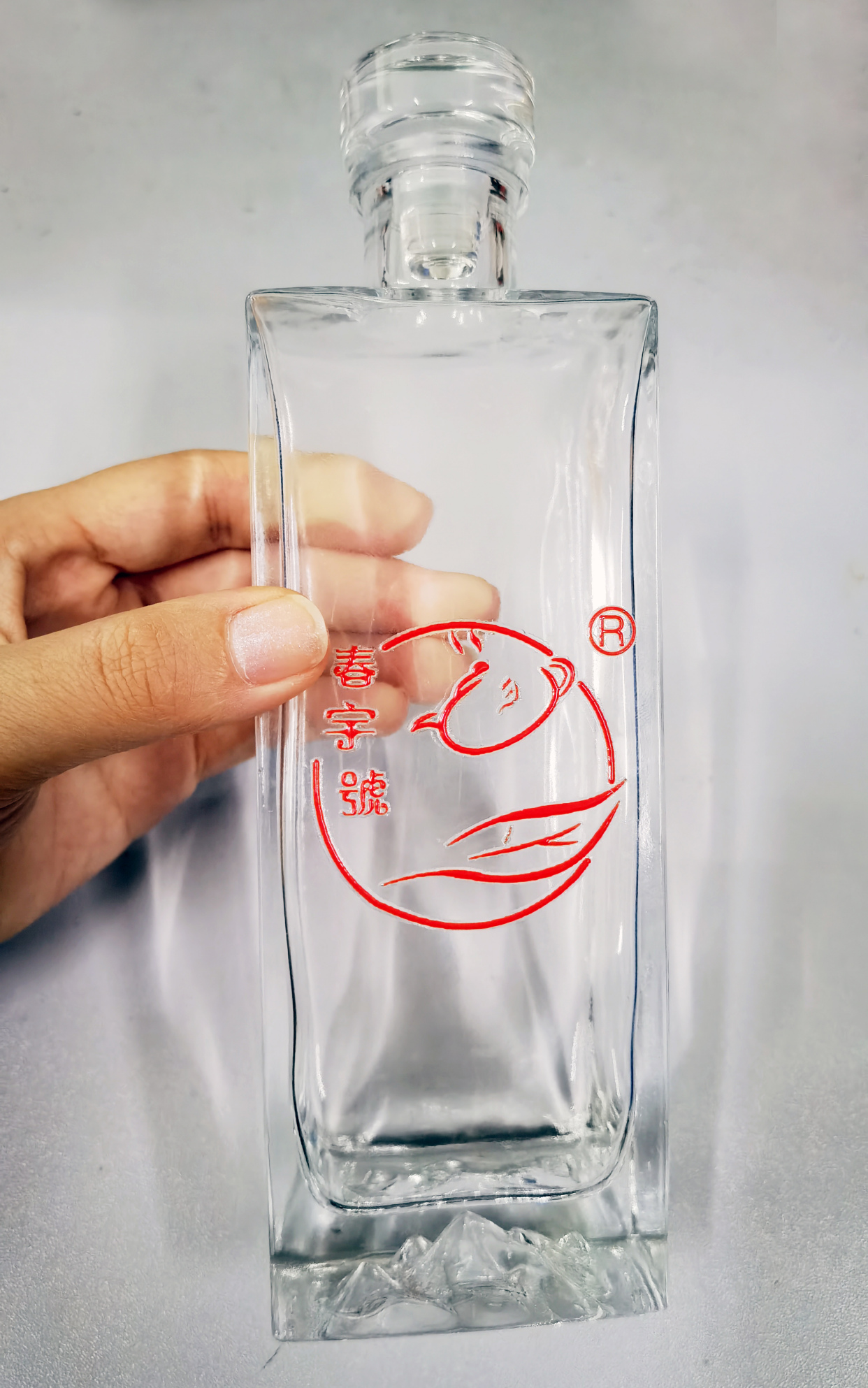 水晶标在玻璃制品上的完美应用