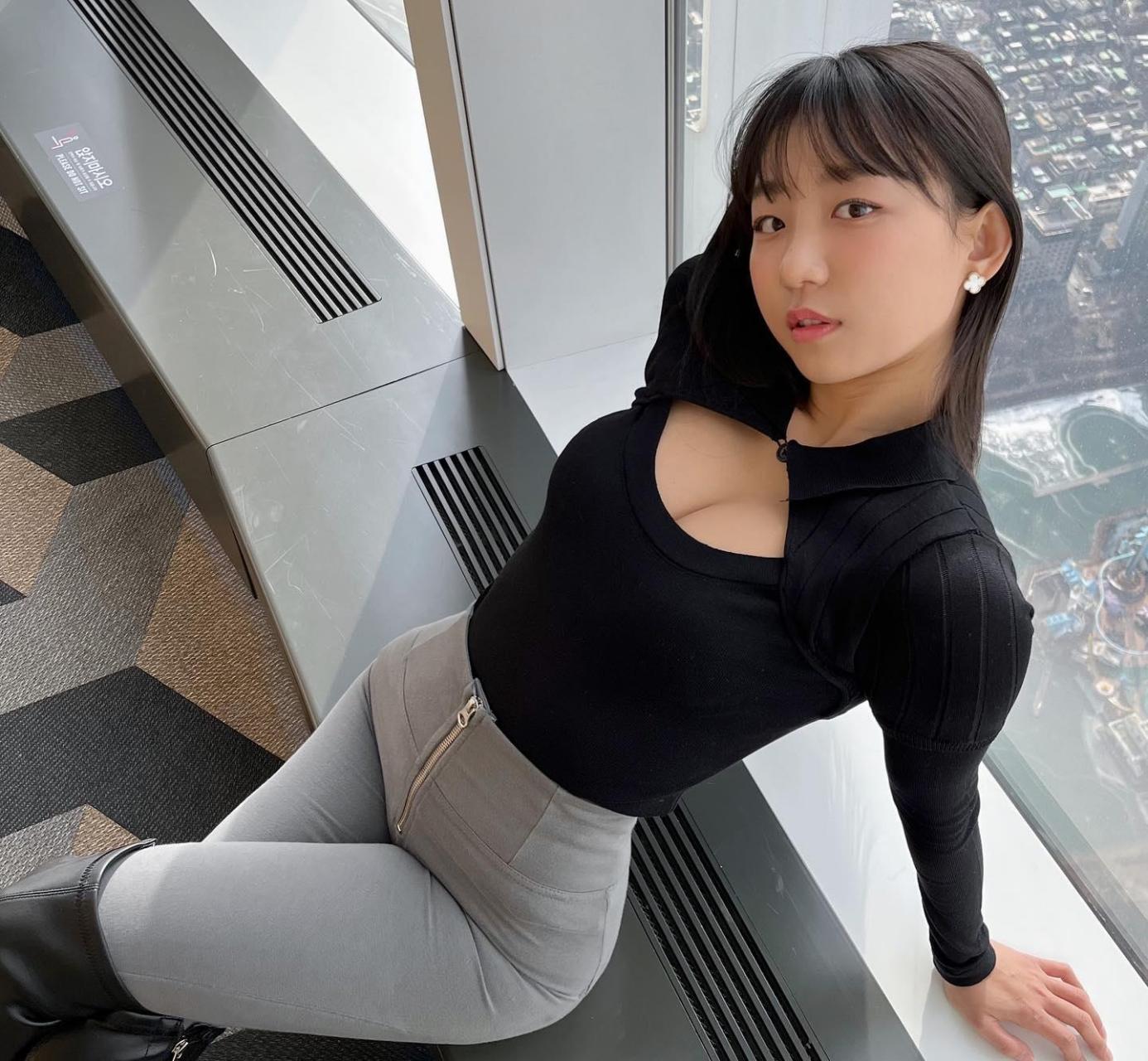 纯欲天花板 ins:pyoapple
