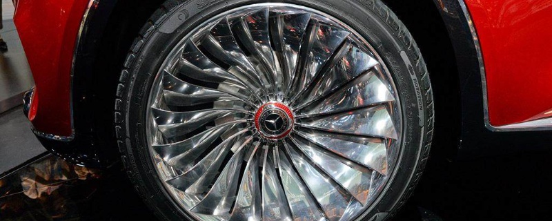 2019款丰田卡罗拉豪华版轮胎多大