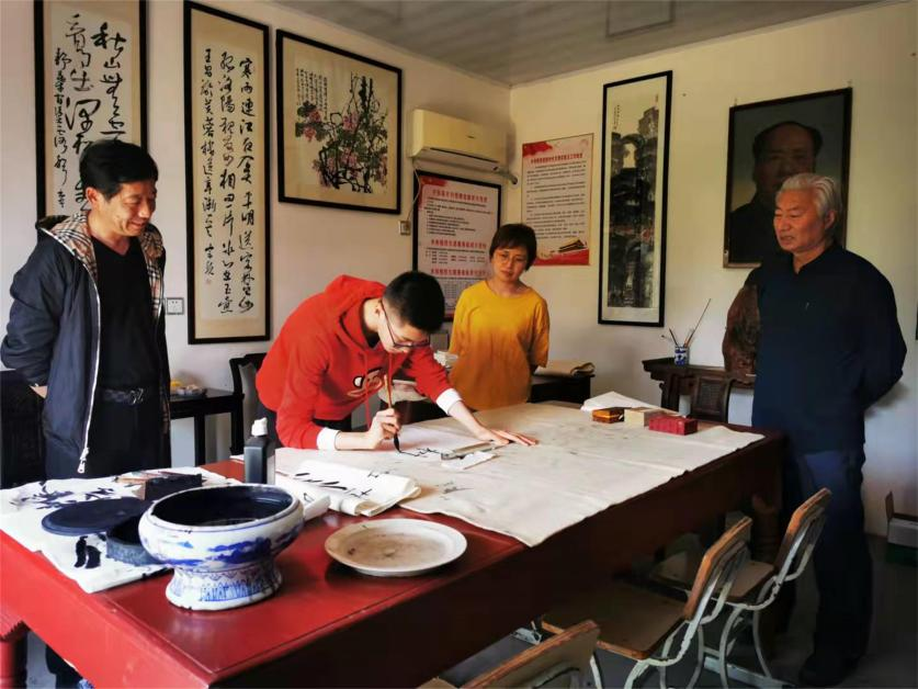 「最美家力量」袁金华家庭:十年筑一园,传扬家国情