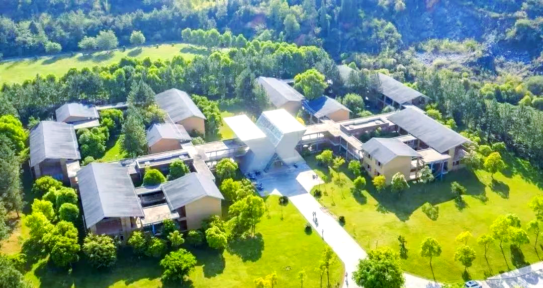 庆来学校初中部:现代化设施与优质教育的完美结合