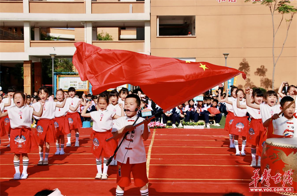 运动场上飒英姿 赫山区丁香小学首届春季田径运动会开幕
