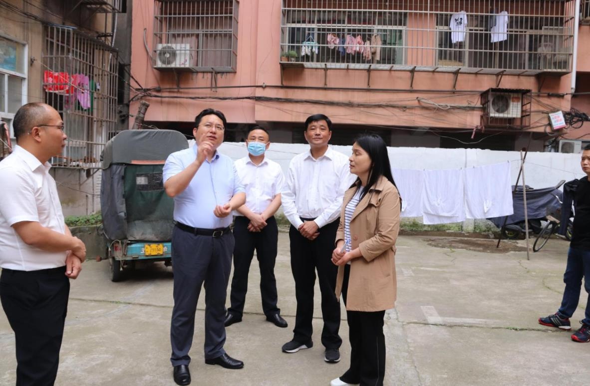 余珂深入街道社区调研国家卫生城市复审工作