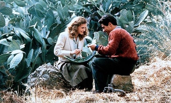 故乡人物故乡情——评朱塞佩·托纳多雷电影《天堂电影院》