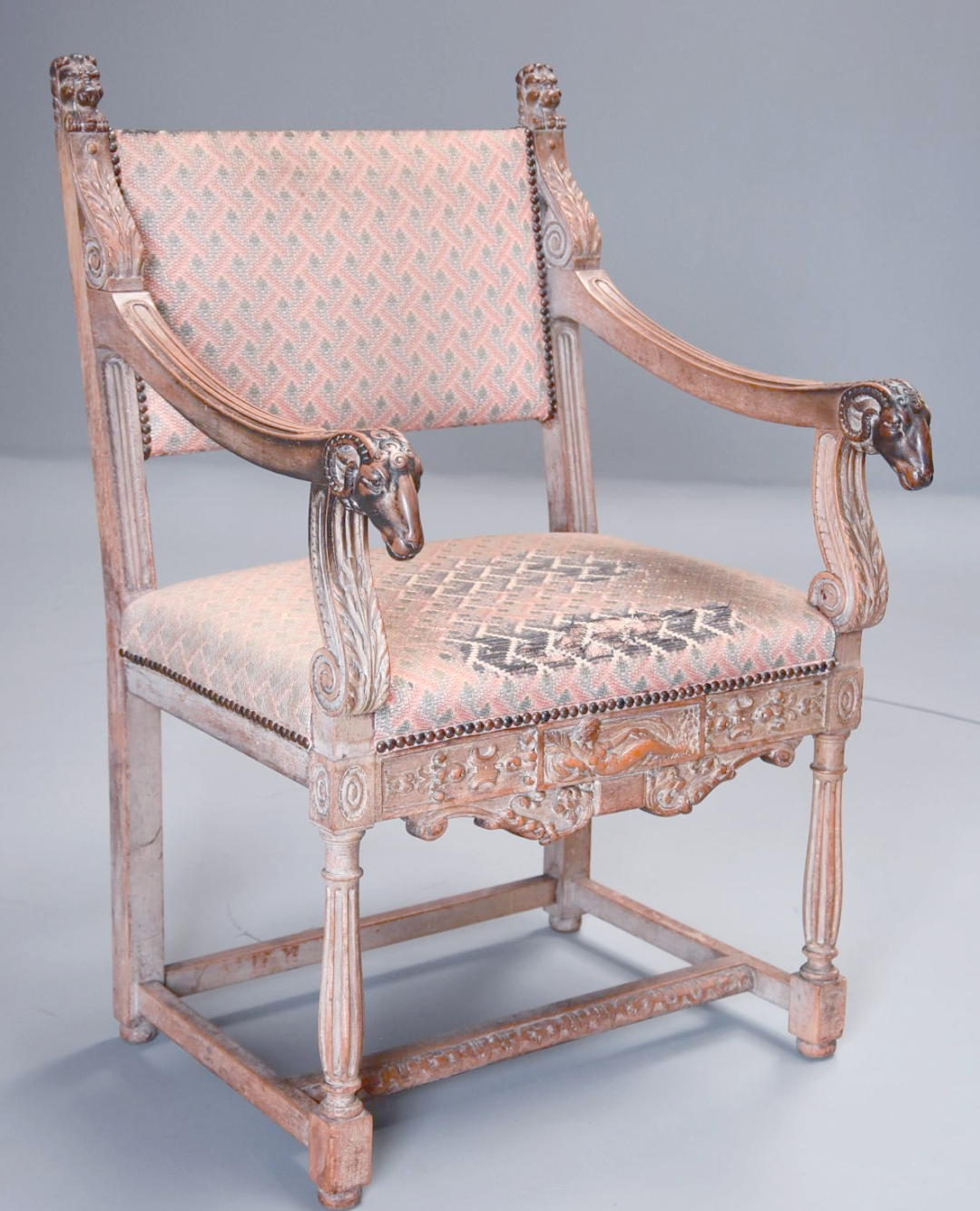 西方椅子发展:从文艺复兴到新古典主义的百年传承