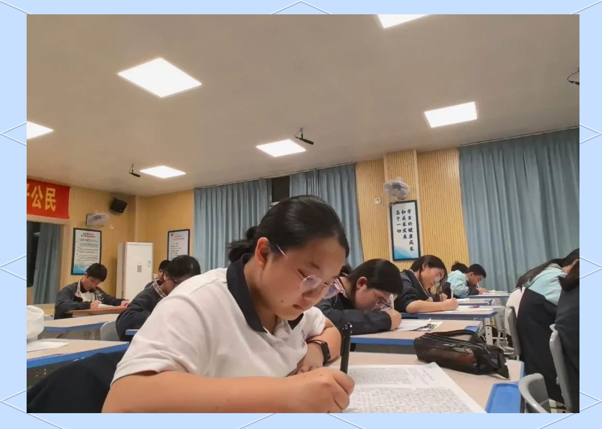 漳浦龙成中学八年级作文竞赛:墨香中的青春风采