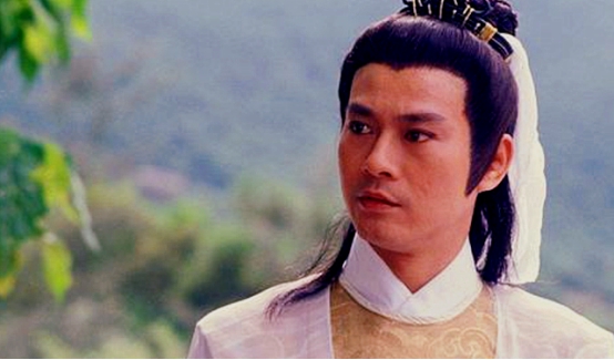 他曾和郑少秋齐名,是周星驰年轻时仰慕的大侠,后成星爷的配角