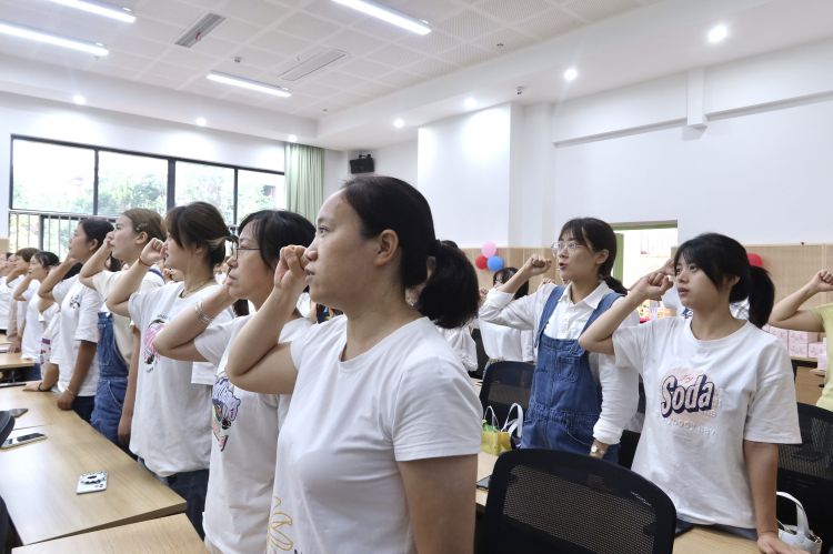 幼儿园教师宣誓图片