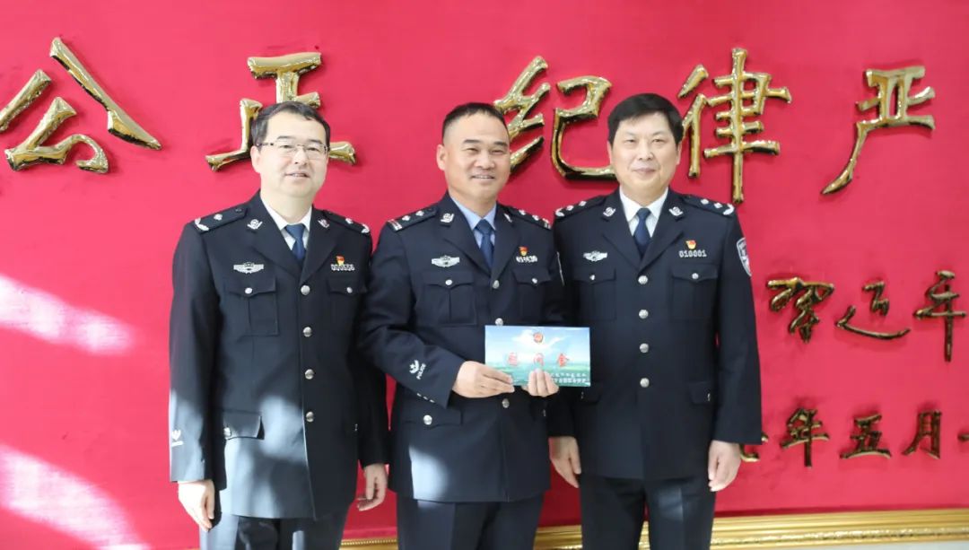 自治区公安厅副厅长,呼和浩特市政府副市长,市公安局