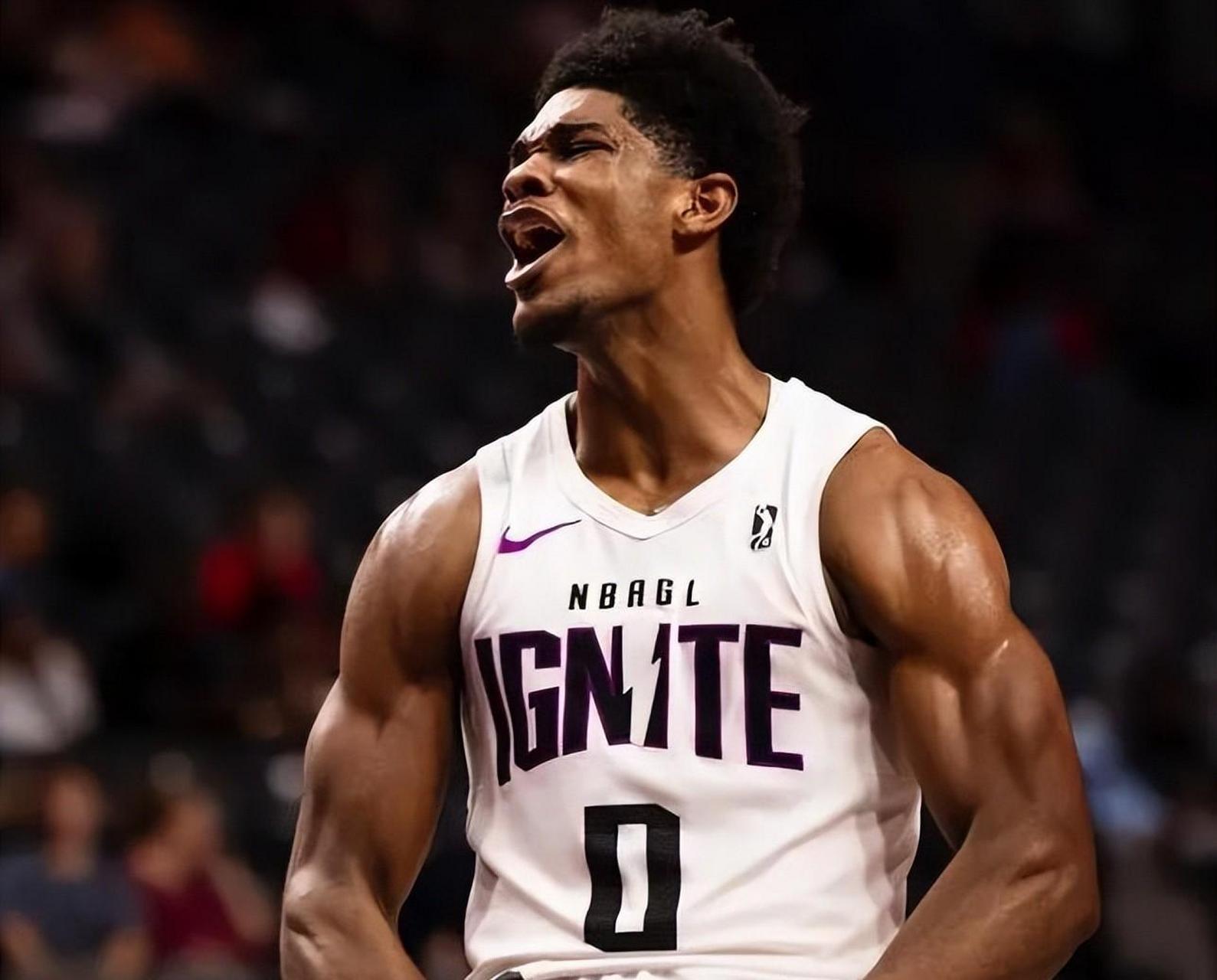 虽然今年夏天选秀大会上的新星斯库特-亨德森,有着一流的身体素质