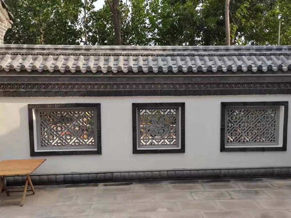 砖雕装饰的中式庭院围墙,优雅精致